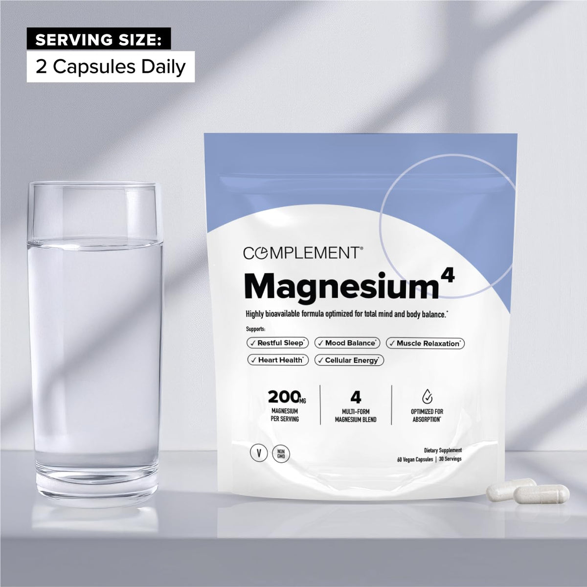 Capsules végétales de magnésium 200mg sur une surface blanche