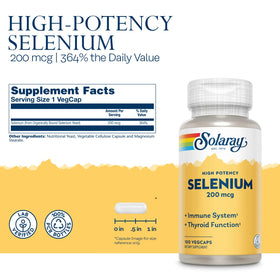 Capsules végétales de sélénium SOLARAY sur fond blanc