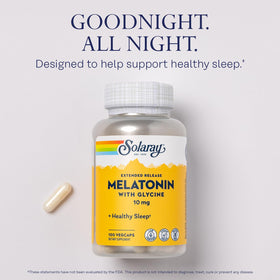 Capsules végétales SOLARAY Melatonin 10mg sur une surface blanche