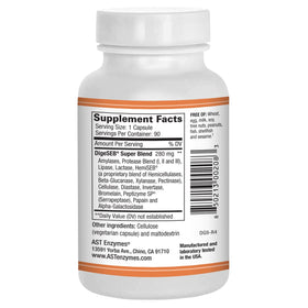 Capsules végétariennes d'AST Enzymes daily-GI sur une surface blanche