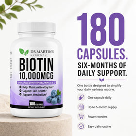 Capsules végétariennes de Biotine 10000mcg sur une surface blanche