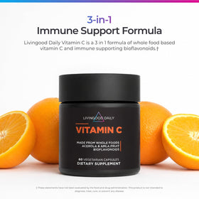 Capsules végétariennes de Vitamine C Livingood Daily sur une surface blanche