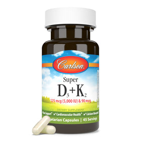 Carlson Super D3 + K2, capsules dans une main, démontrant la taille