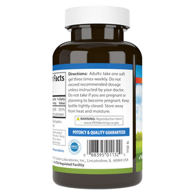 Carlson Vitamine A 25000 UI gélules molles, gélules sur une table