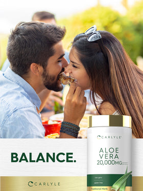 Carlyle Aloe Vera Capsules dans une main