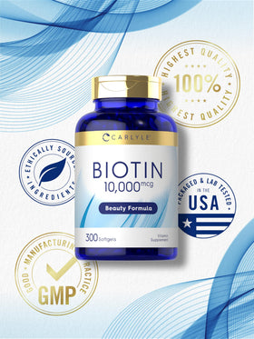 Carlyle Biotine 10 000 mcg gélules molles en main