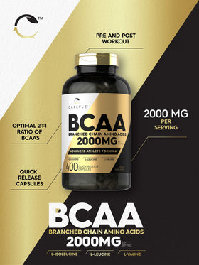 Carlyle Capsules BCAA 2000 mg 400 comprimés à côté d'un verre d'eau