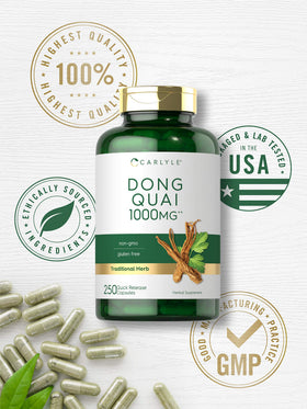 Carlyle Dong Quai Capsules dans une main