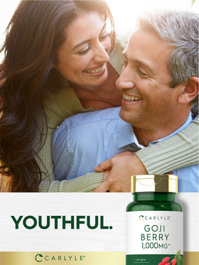 Carlyle Goji Berry capsules en main