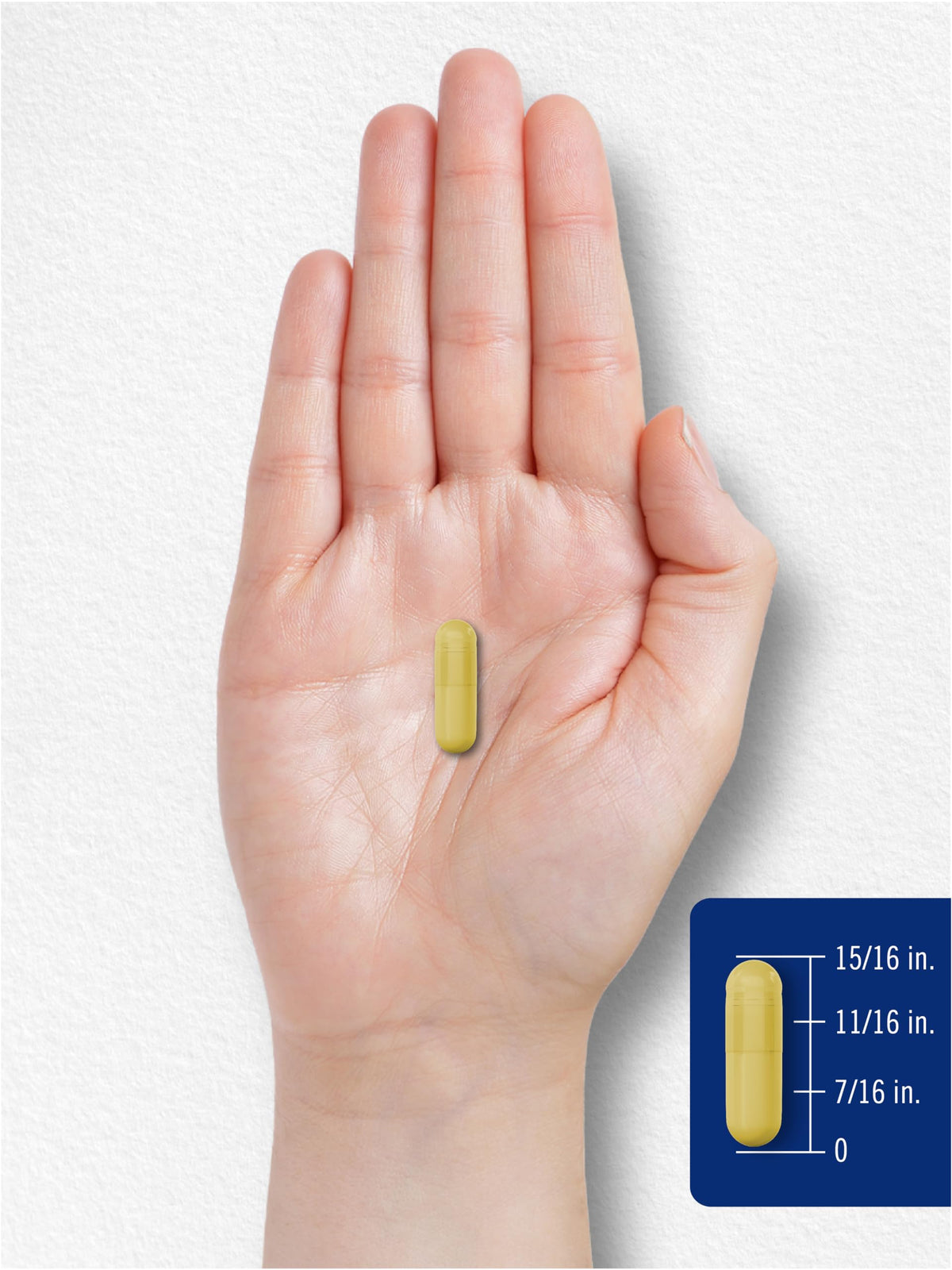Carlyle Quercétine Capsules avec une main tenant la bouteille
