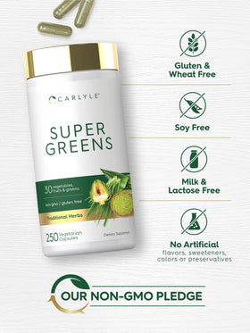 Carlyle Super Greens Capsules 250 gélules dans une main