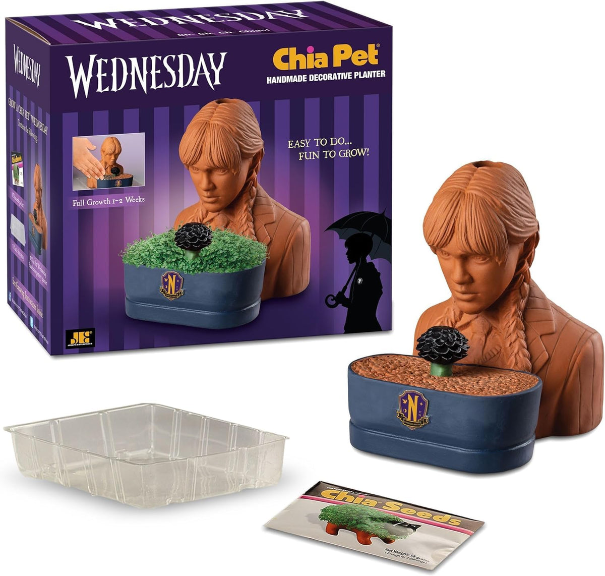 Chia Pet Wednesday Addams dans un décor intérieur