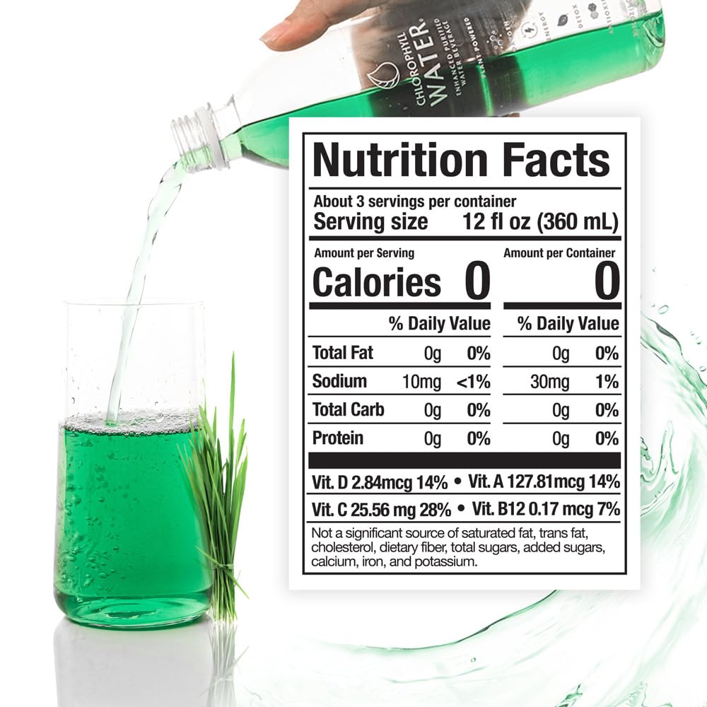 Chlorophyll Water sur une table avec des fruits