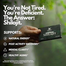 Chuga Shilajit comprimés avec un verre d'eau