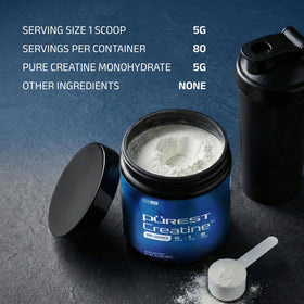 CleanForm Nutrition Créatine Monohydrate Pure 472g - mise en scène avec des accessoires de sport