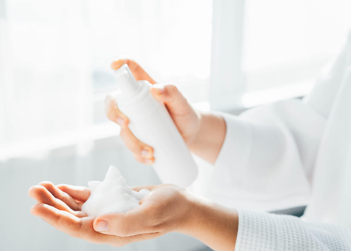 Cocamidopropyl Betaine PURE ORIGINAL INGREDIENTS sur un fond de cuisine