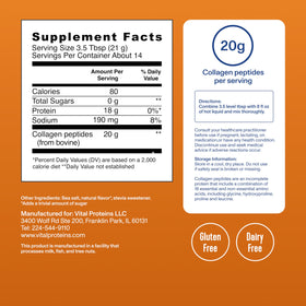 Collagen Peptides Caramel Salé de Vital Proteins, mesure de poudre dans une cuillère