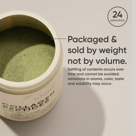 Collagen Peptides Sports Research avec Matcha 381g avec un verre d'eau