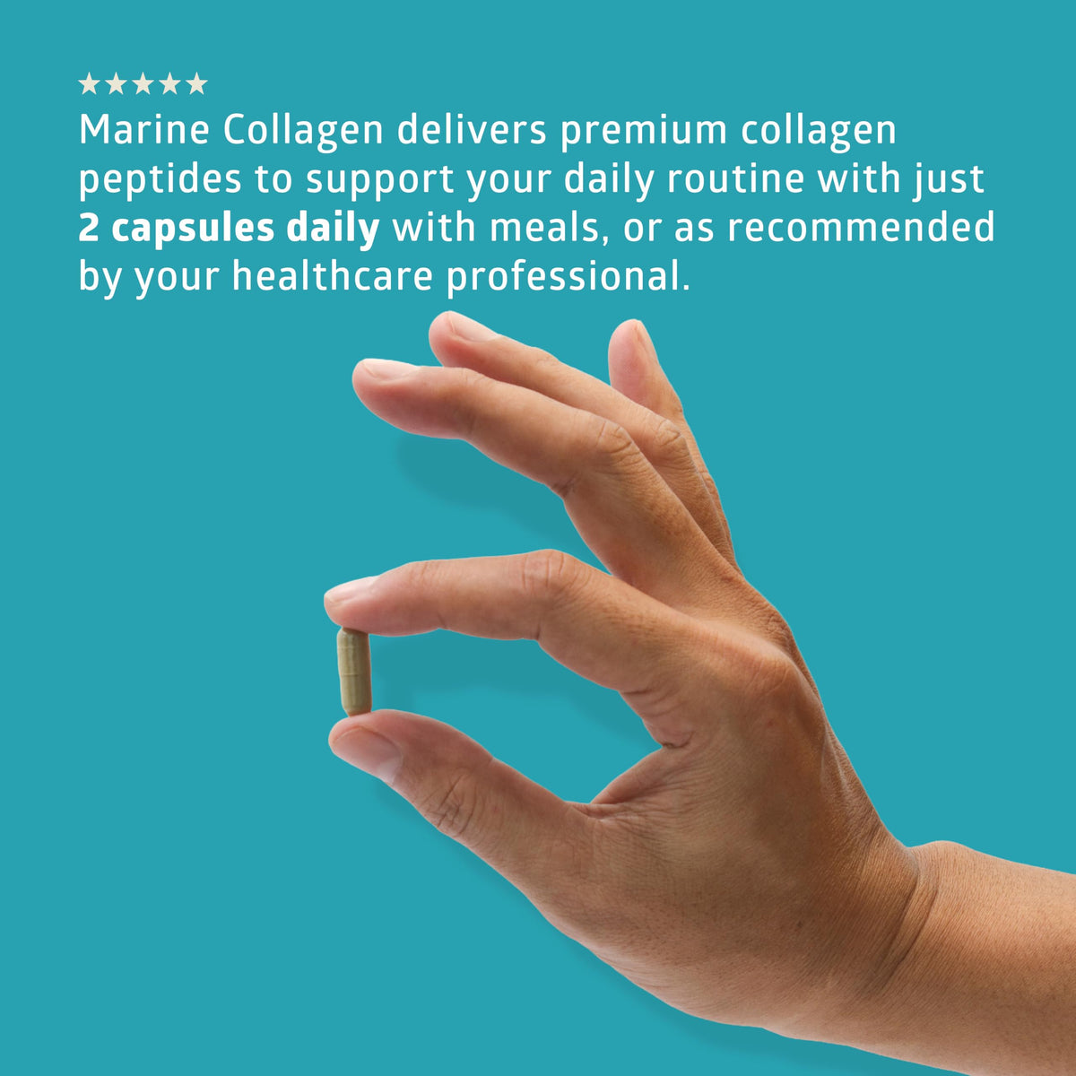 Collagène marin avec une cuillère pour montrer la taille des capsules