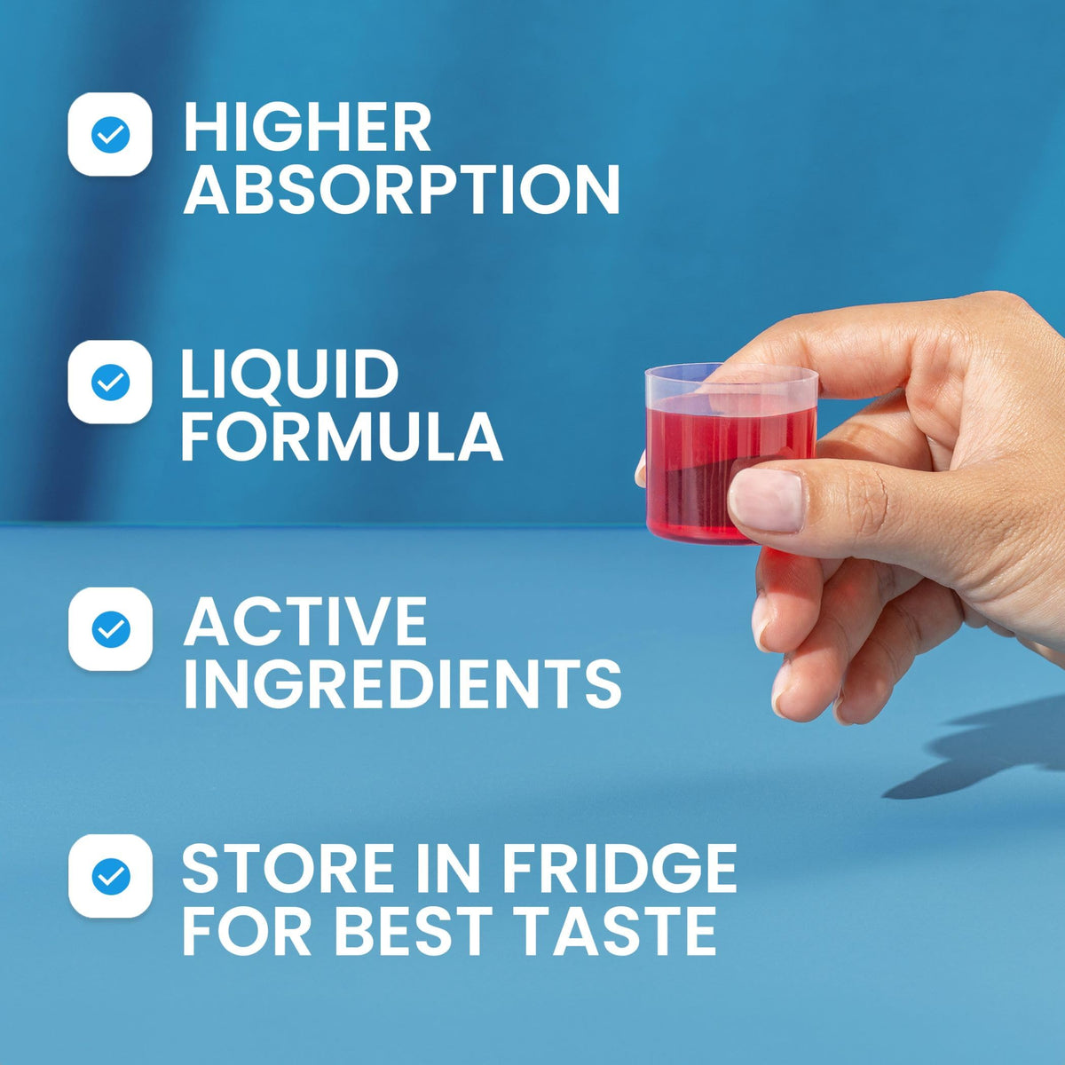 Collagène marin liquide Swedish Nutra sur un fond naturel