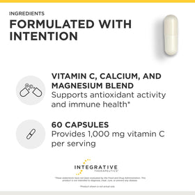 Complément alimentaire Vitamine C 1 000 mg avec des ingrédients naturels en arrière-plan