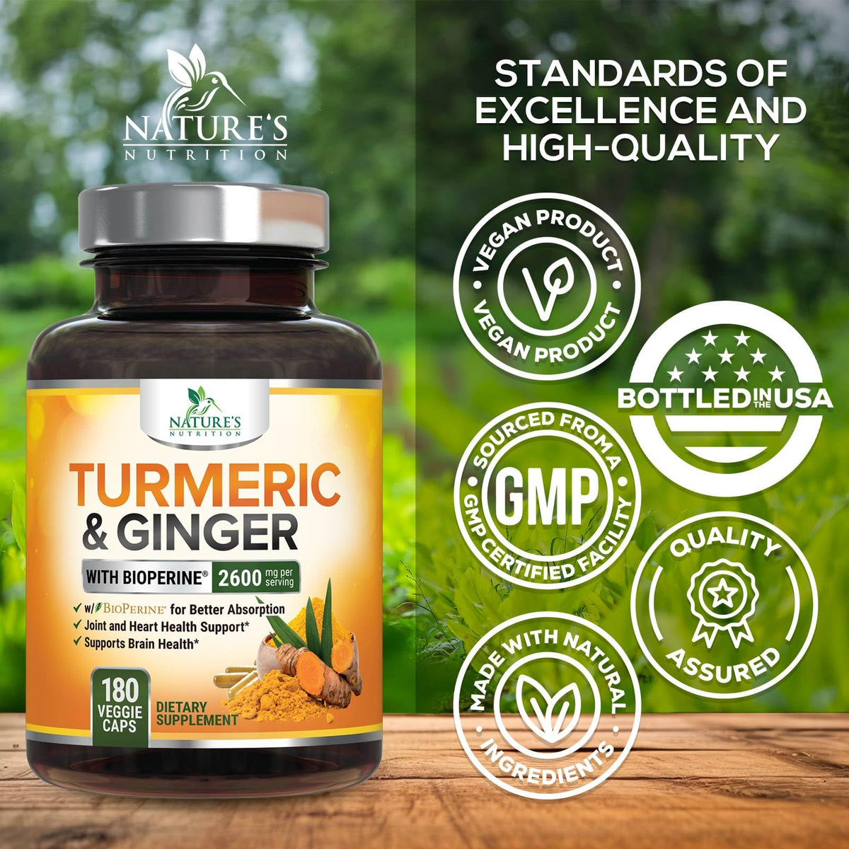 Complément Curcuma Curcumine sur une table en bois