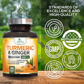 Complément Curcuma Curcumine sur une table en bois