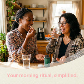 Complément Mood & Vitality sur une table avec des plantes