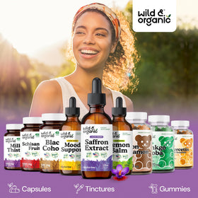 Compléments alimentaires de safran Wild & Organic sur une table en bois