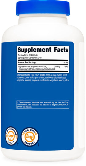 Complexe de Magnésium Nutricost 250mg gélules à côté d'un verre d'eau