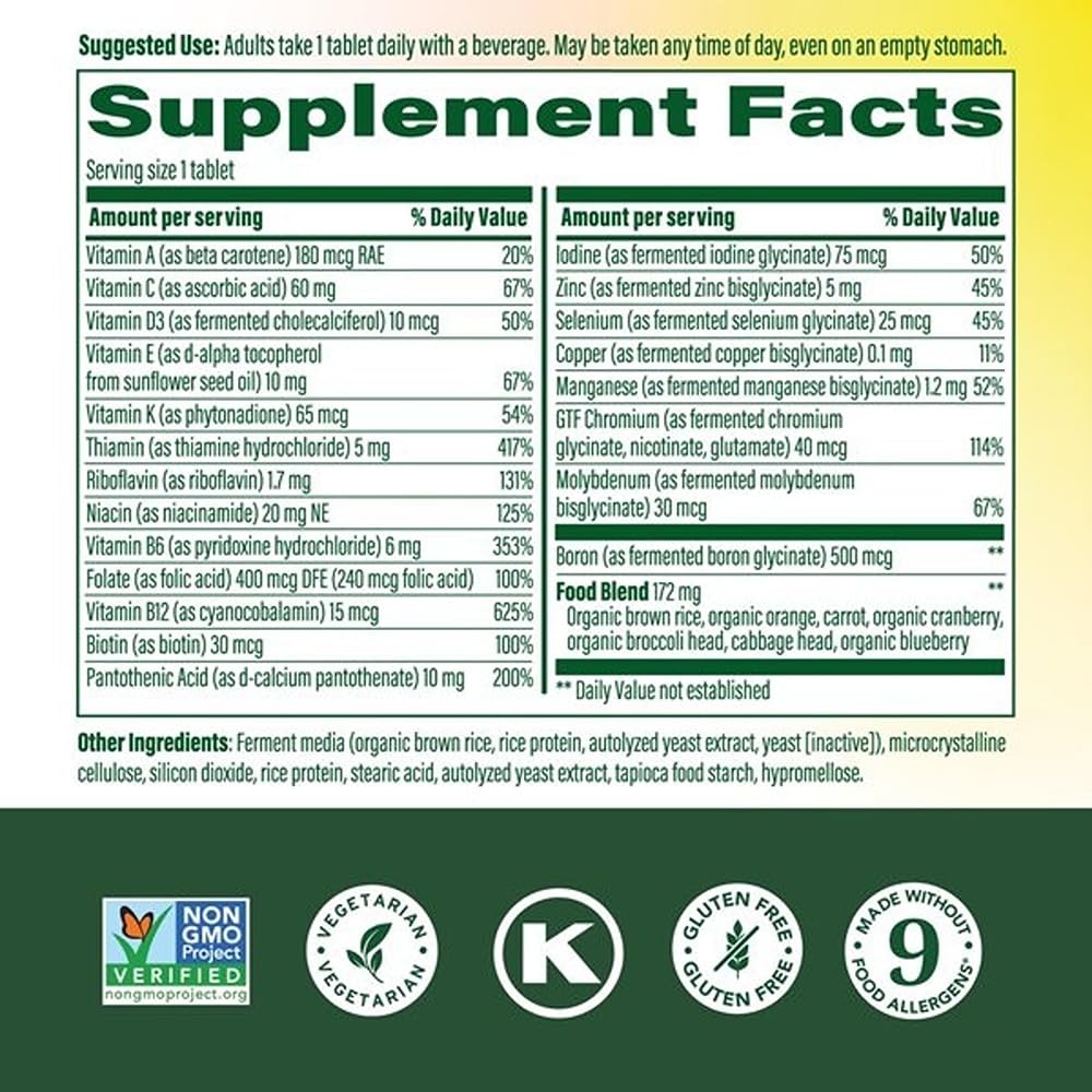 Comprimé de MegaFood Multivitamine Quotidienne Sans Fer sur une surface blanche