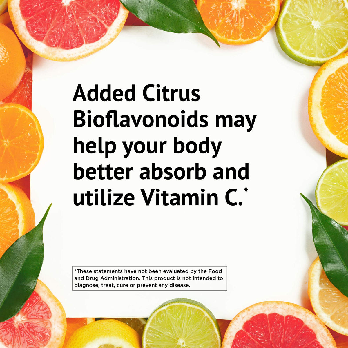 Comprimés d'Ester-Vitamine C dans une main, avec flacon en arrière-plan
