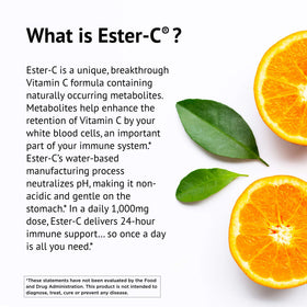 Comprimés d'Ester-Vitamine C sur une table, en contexte