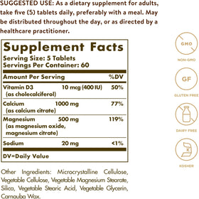 Comprimés de Calcium Magnésium avec Vitamine D3 de Solgar sur une surface blanche