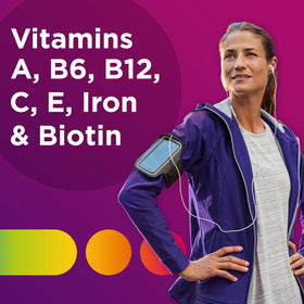 Comprimés de Centrum Multivitamines pour Femmes dans une main