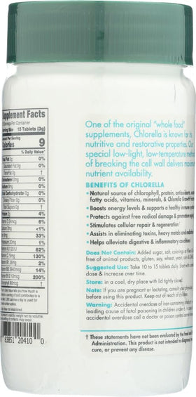 Comprimés de Chlorella Bio Green Foods sur une surface blanche