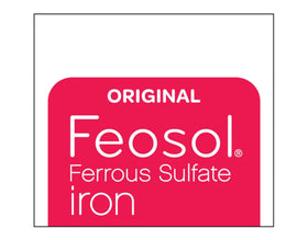 Comprimés de Feosol fer ferreux sur une surface blanche