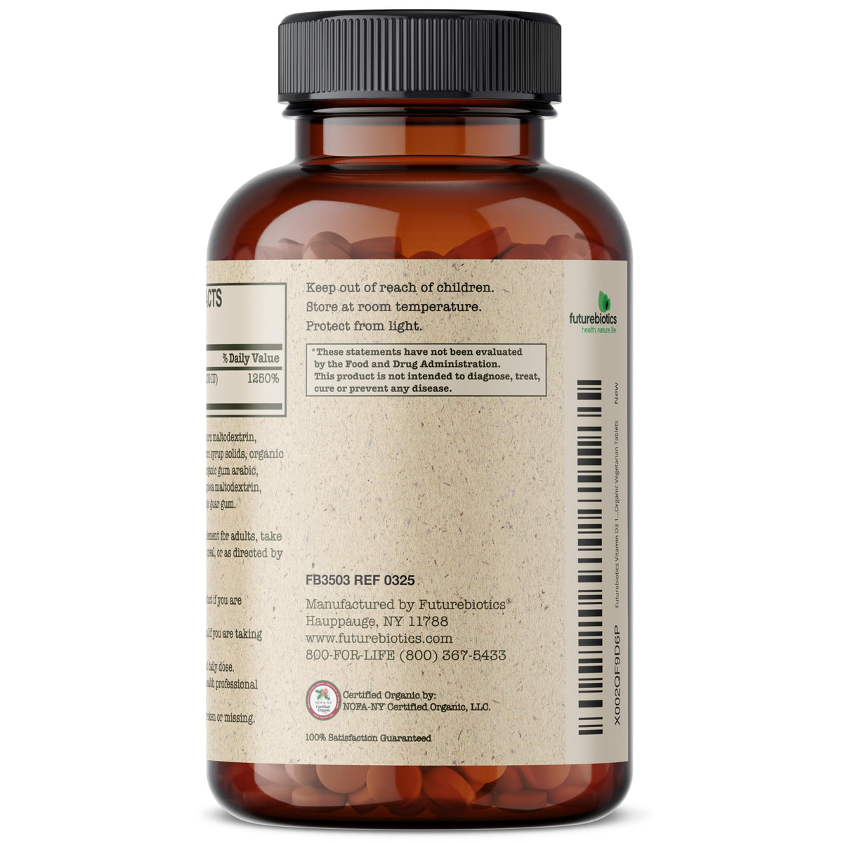 Comprimés de Futurebiotics Vitamine D3 dans une main