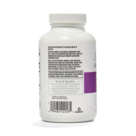 Comprimés de glucosamine chondroïtine 365 sur une surface blanche