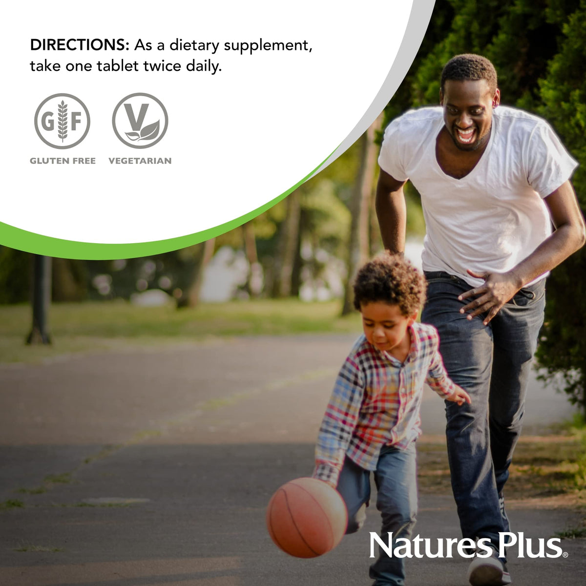 Comprimés de magnésium NaturesPlus dans une main