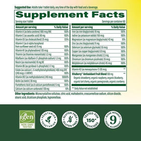 Comprimés de MegaFood Multivitamines Methylées pour Femmes sur une surface blanche