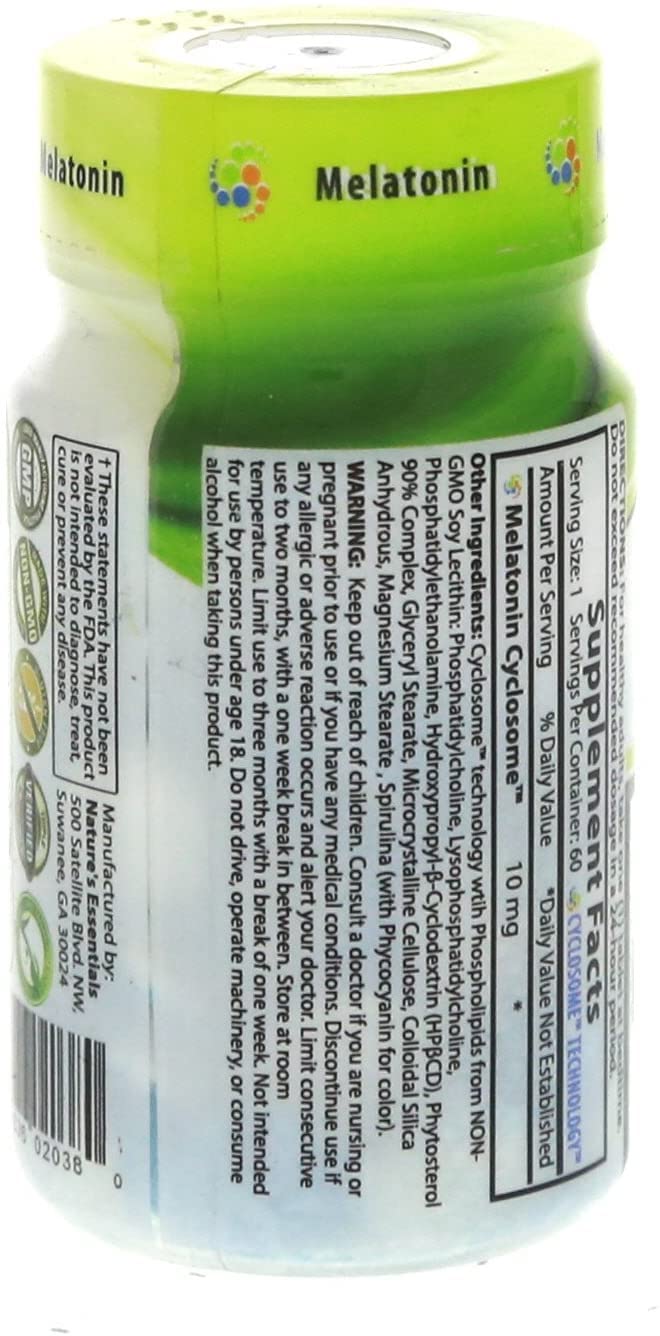 Comprimés de mélatonine NATURE'S ESSENTIALS dans une main
