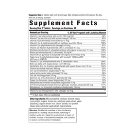 Comprimés de multivitamine prénatale Innate Response sur une surface blanche