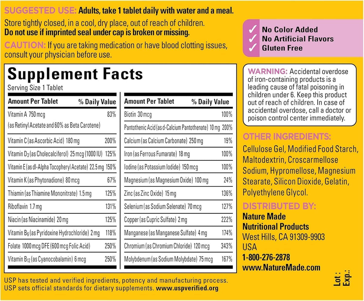 Comprimés de multivitamines Femme Nature Made sur une surface blanche