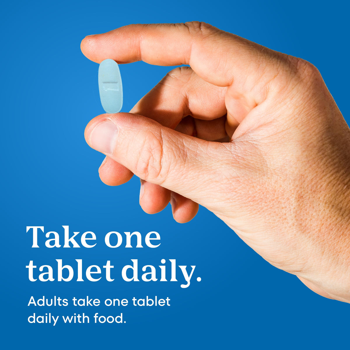 Comprimés de multivitamines ONE A DAY 50+ sur une table