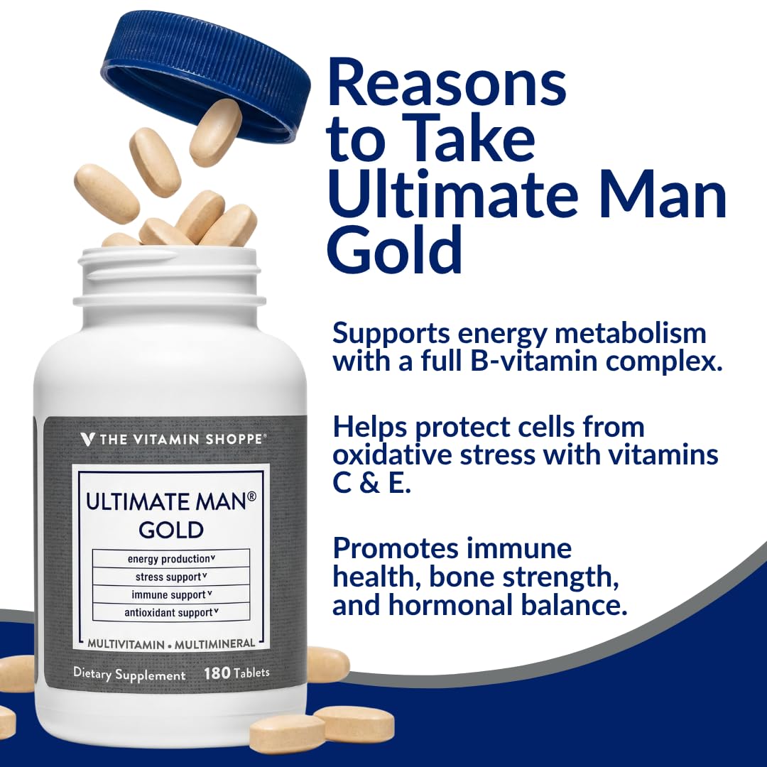 Comprimés de multivitamines Ultime Homme de The Vitamin Shoppe dans une main