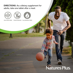 Comprimés de NaturesPlus Pectine de Pomme dans une main