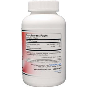 Comprimés de Niacine B3 500 mg de Wonder Laboratories sur fond blanc