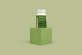 Comprimés de Noor Vitamins Vitamine D3 1000 IU sur une table en bois