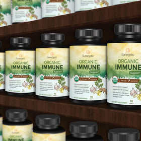 Comprimés de Sunergetic avec une cuillère pour dosage